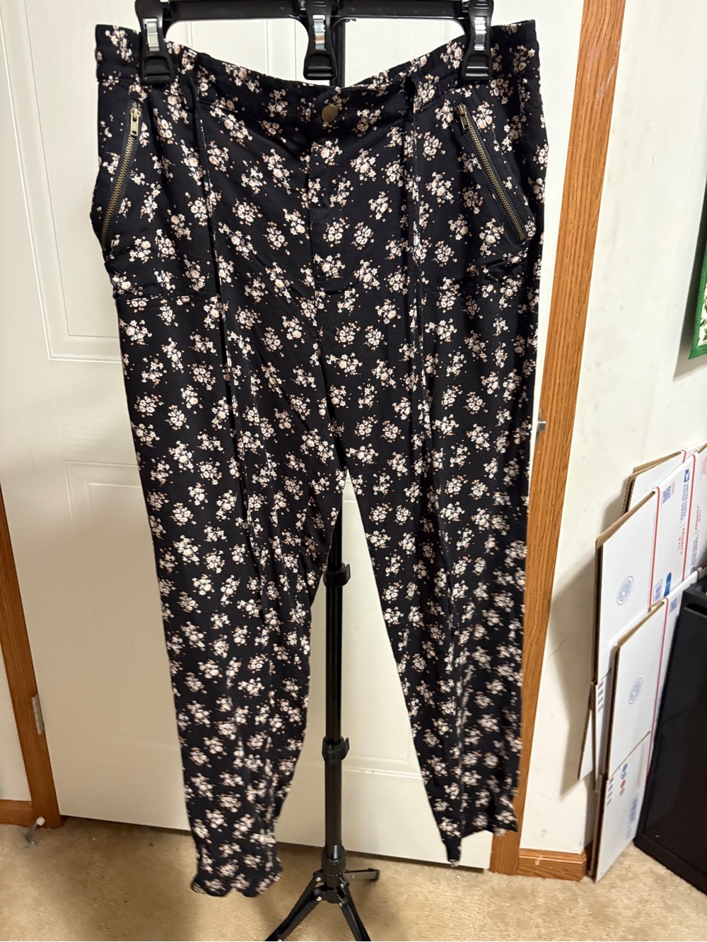 Forever 21 Black Floral High-Rise Skinny Pants